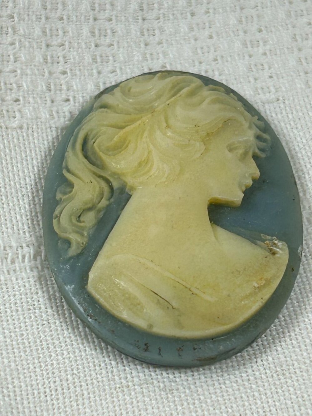 Vintage Blue and Cream Resin Cameo Piece - Pre-owned